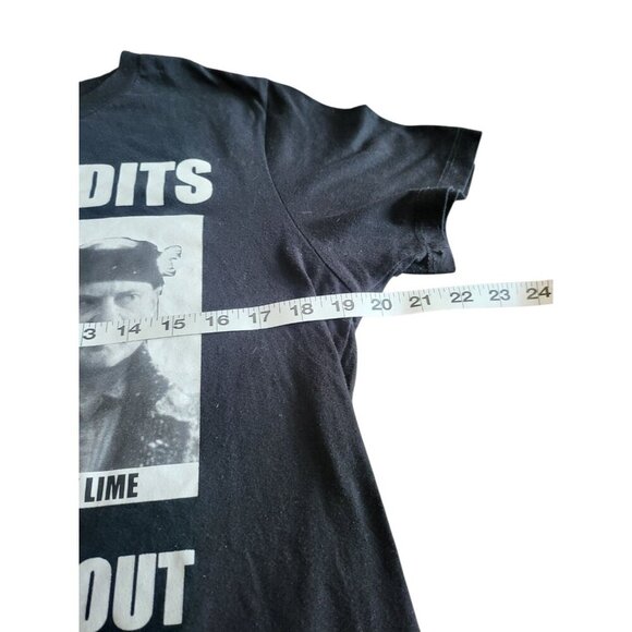 Home Alone Wet Bandits Be On The Lookout Harry & Marv T-shirt Sz M Black/White - Picture 3 of 5